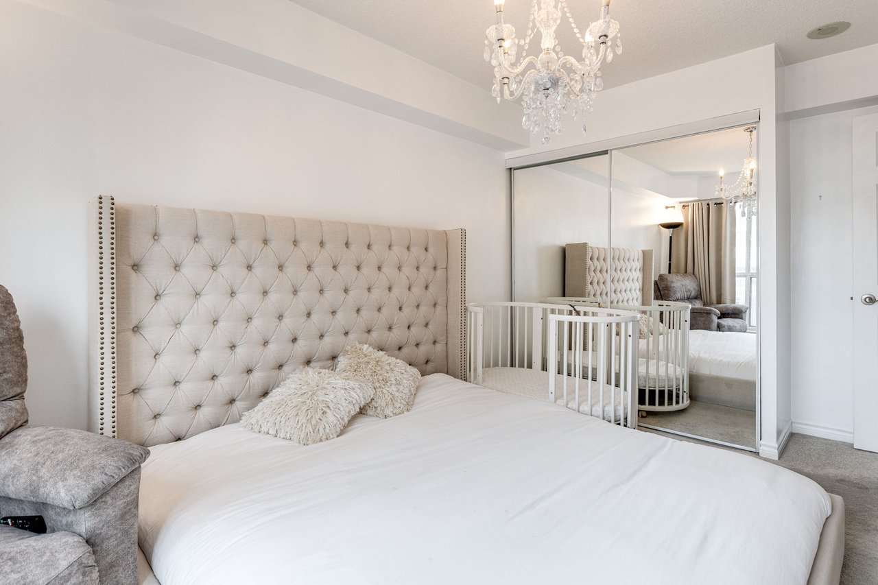 250 Wellington St W 535