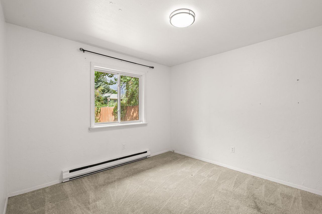 Spacious Mid-Valley Residence Near Crown Mountain Park