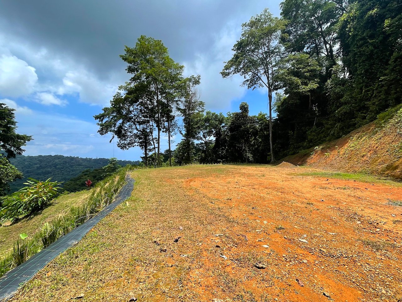 UVITA LAND WITH MULTIPLE BUILDING PADS – 25 ACRES