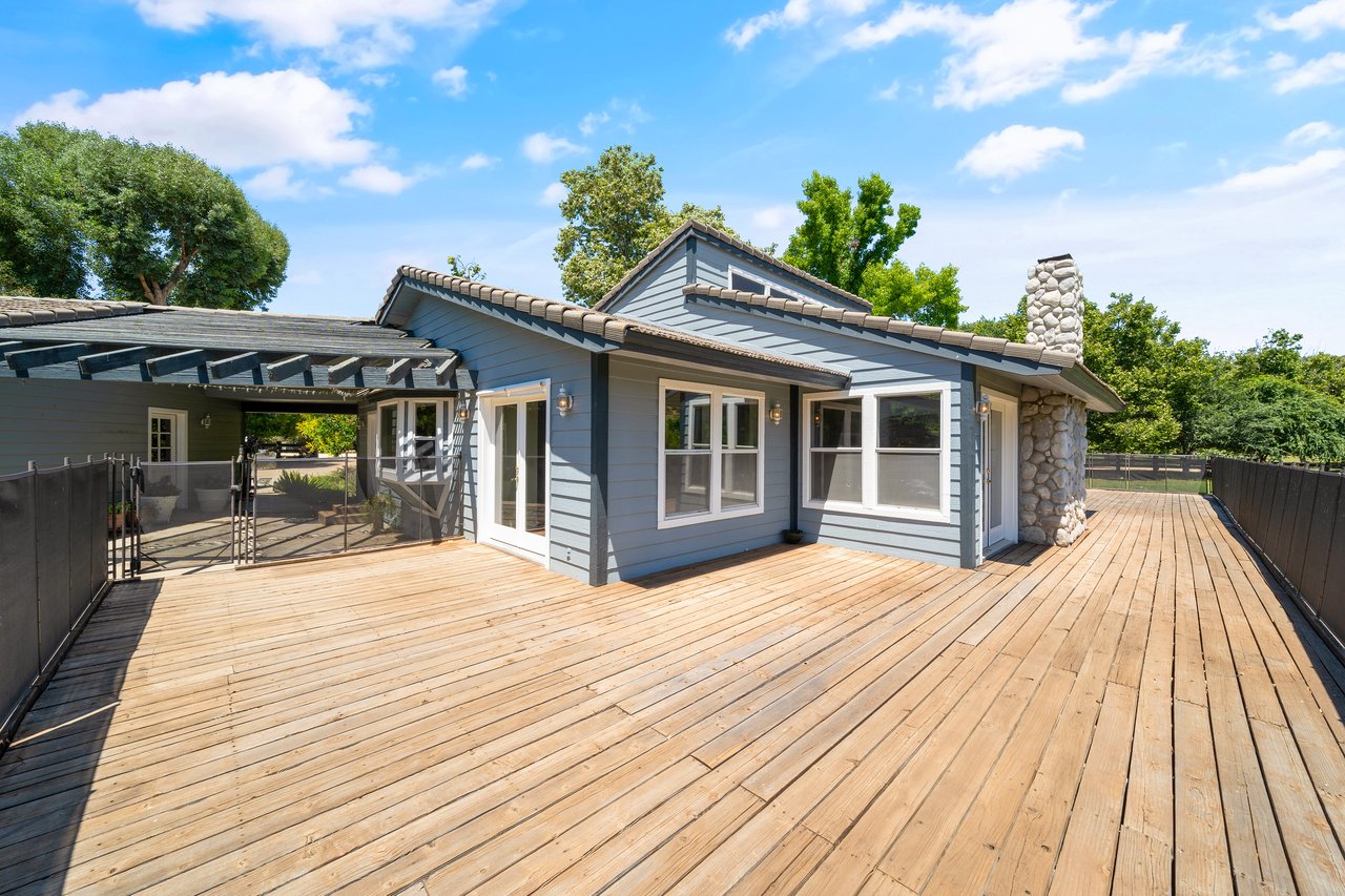 37797 Calle De Lobo