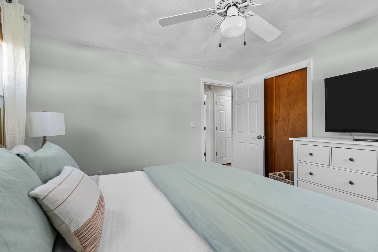 60 Knollwood Circle, North Kingstown, RI 02852