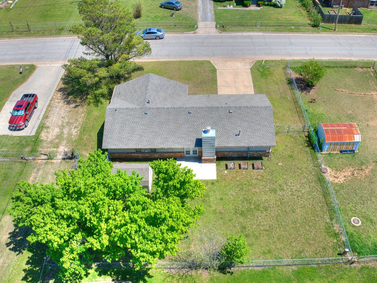 2416 Ellis Dr