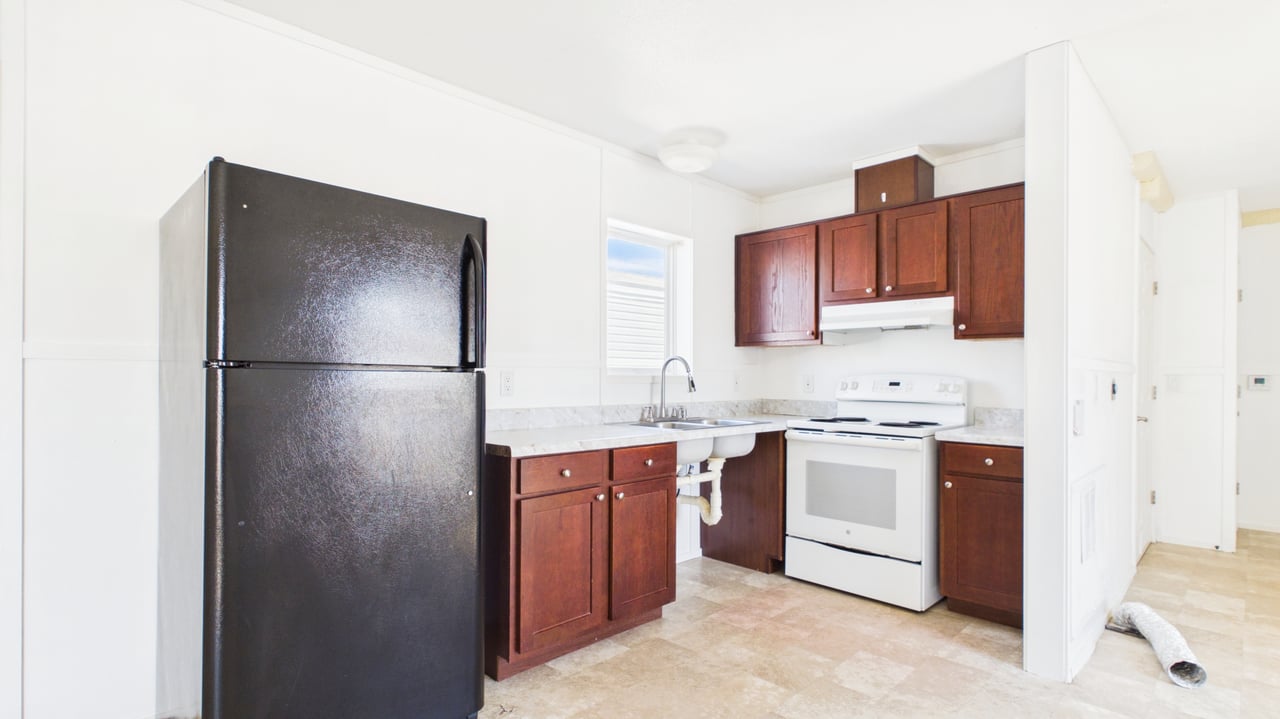 122 W C St
