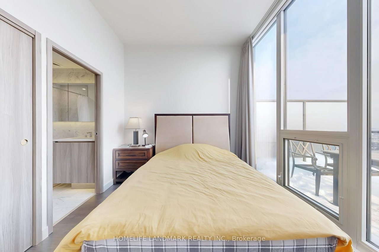 NORTH YORK'S PRESTIGIOUS COMMUNITY PENTHOUSE