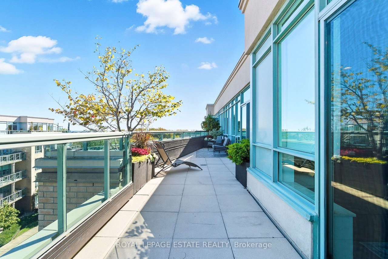 PENTHOUSE MADE FOR WATERFRONT LIVING