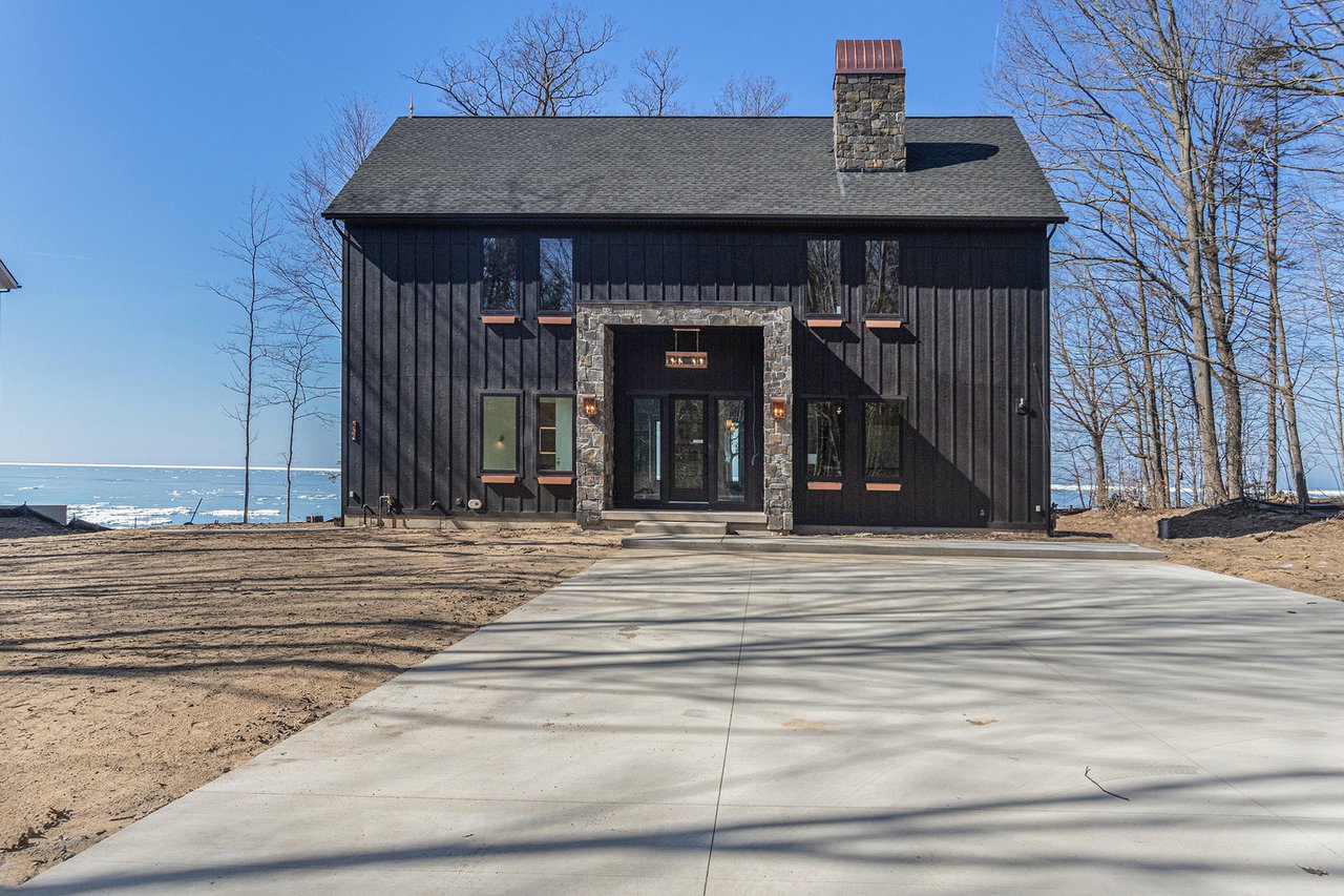 2578 2576, 2572 Lakeshore Drive