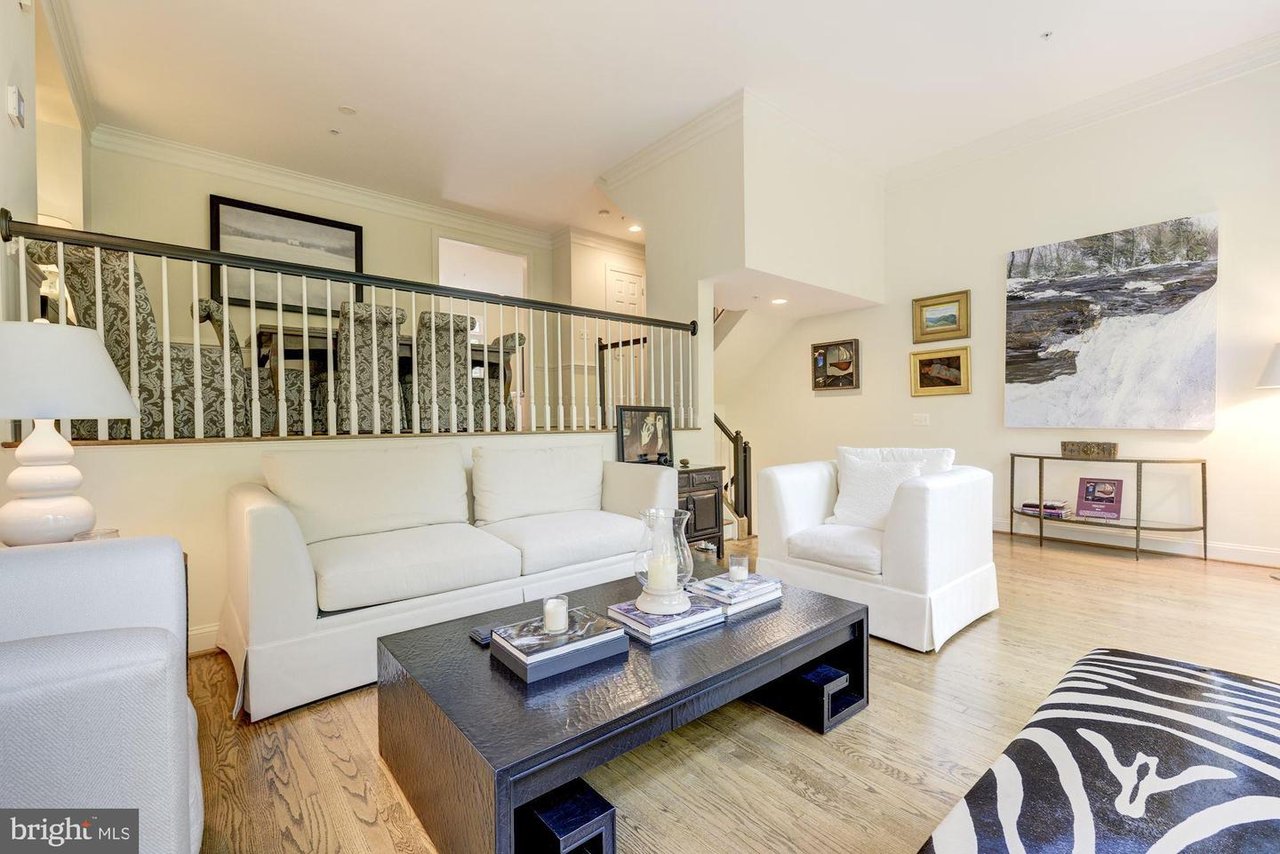 3902 Hillandale Ct NW