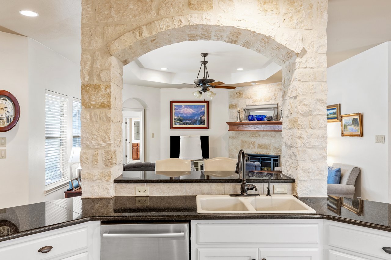 156 Northview Ln, Fredericksburg, TX
