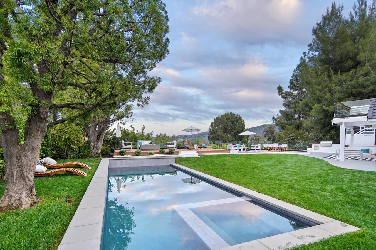 4050 Clarinda Dr, Tarzana