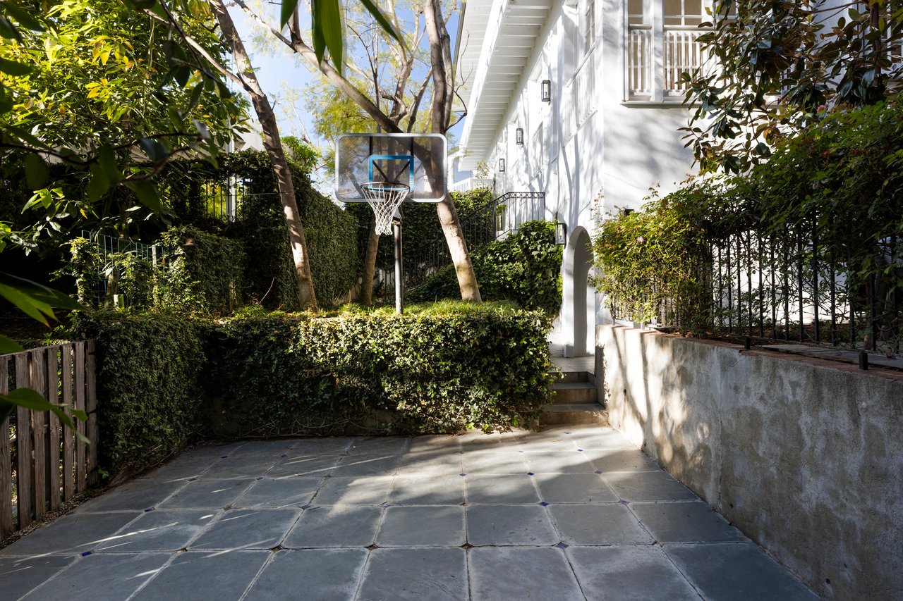 2558 Glendower Ave, Los Feliz