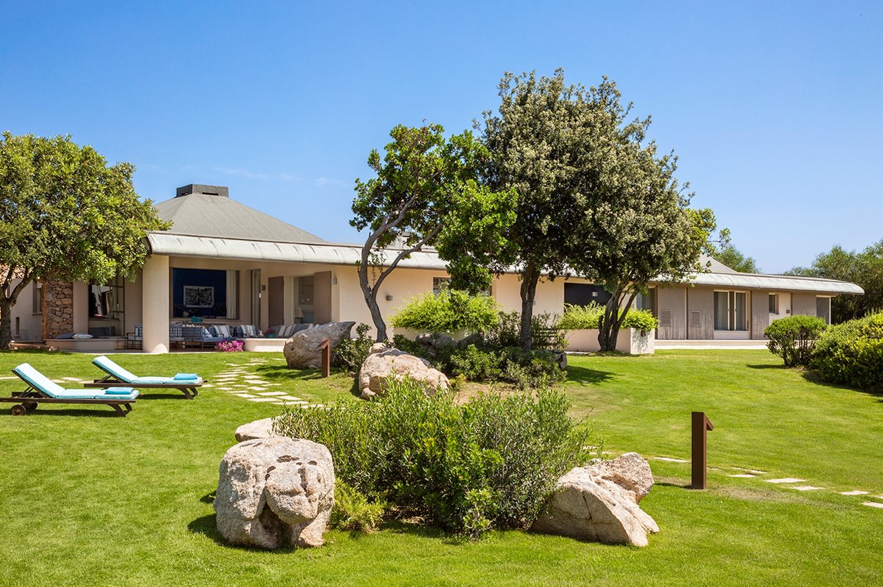 Breathtaking Beachfront Vacation Villa