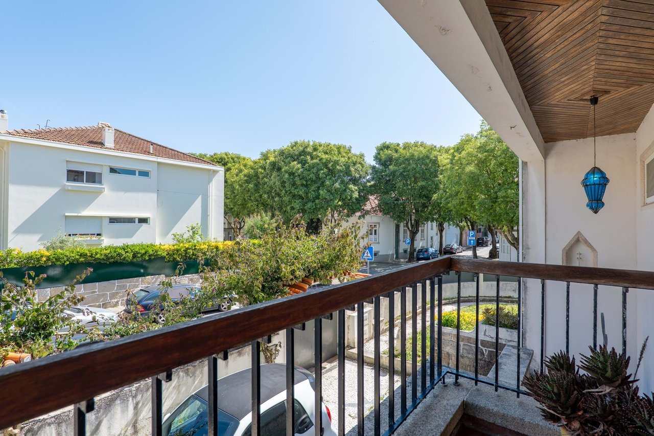 Luxury Four-Story Home in Foz do Douro, Porto with Ocean Views and Beach Proximity