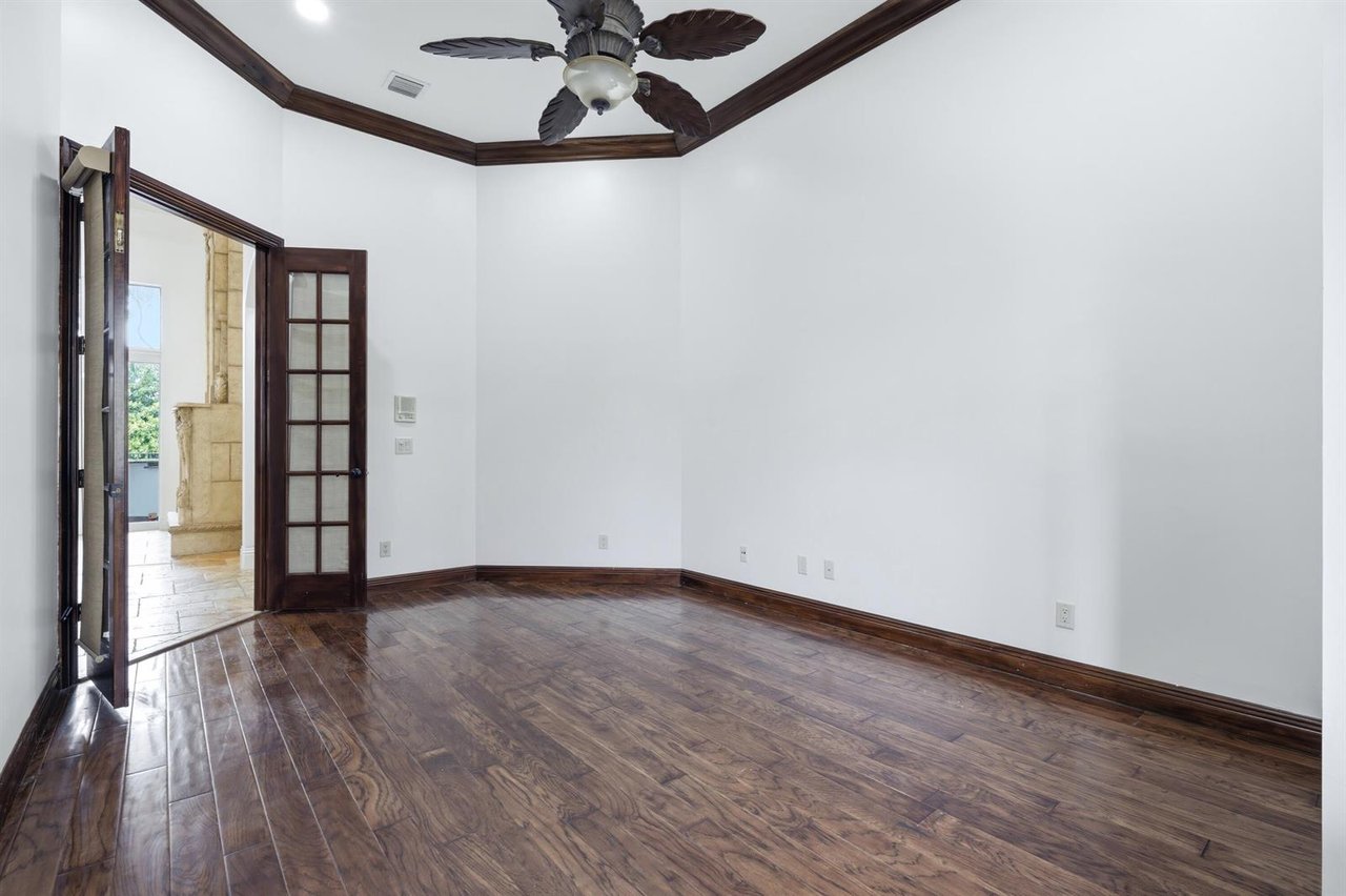 608 Inlet Rd