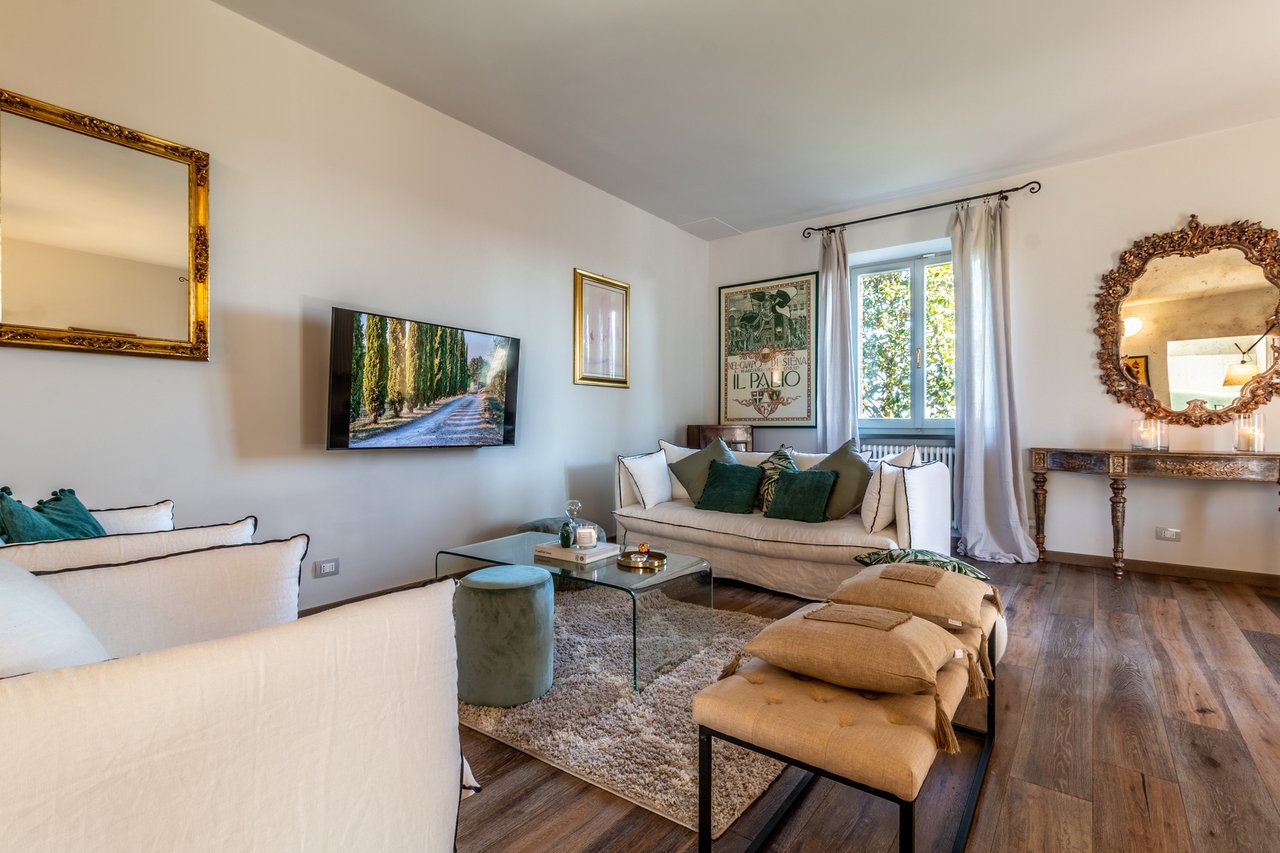 Tuscan Villa With Panoramic Country Views