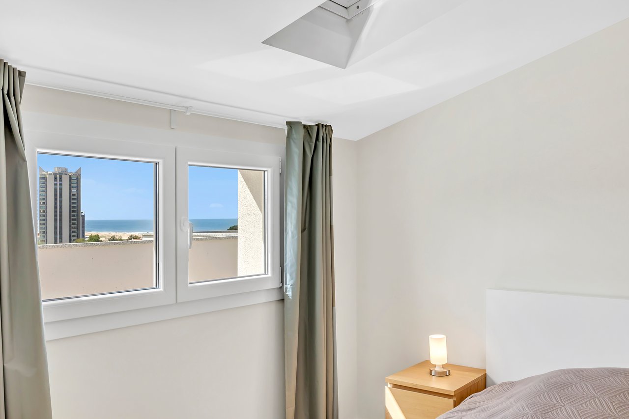 Bright Coastal Apartment with Large Terrace Just Steps from the Beach in Figueira da Foz
