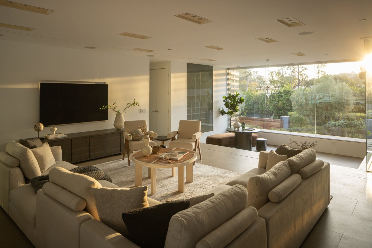 1166 Angelo Dr, Beverly Hills 