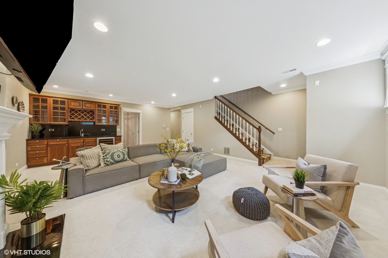 1244 W Cornelia Unit 1 