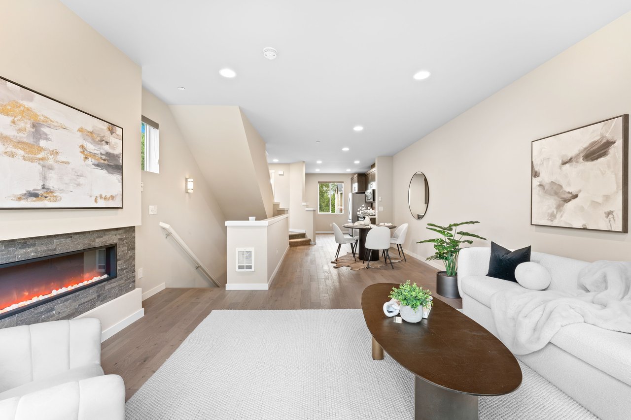 303 Anacortes Pl NE