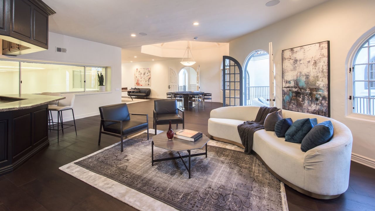 1275 Benedict Canyon Dr
