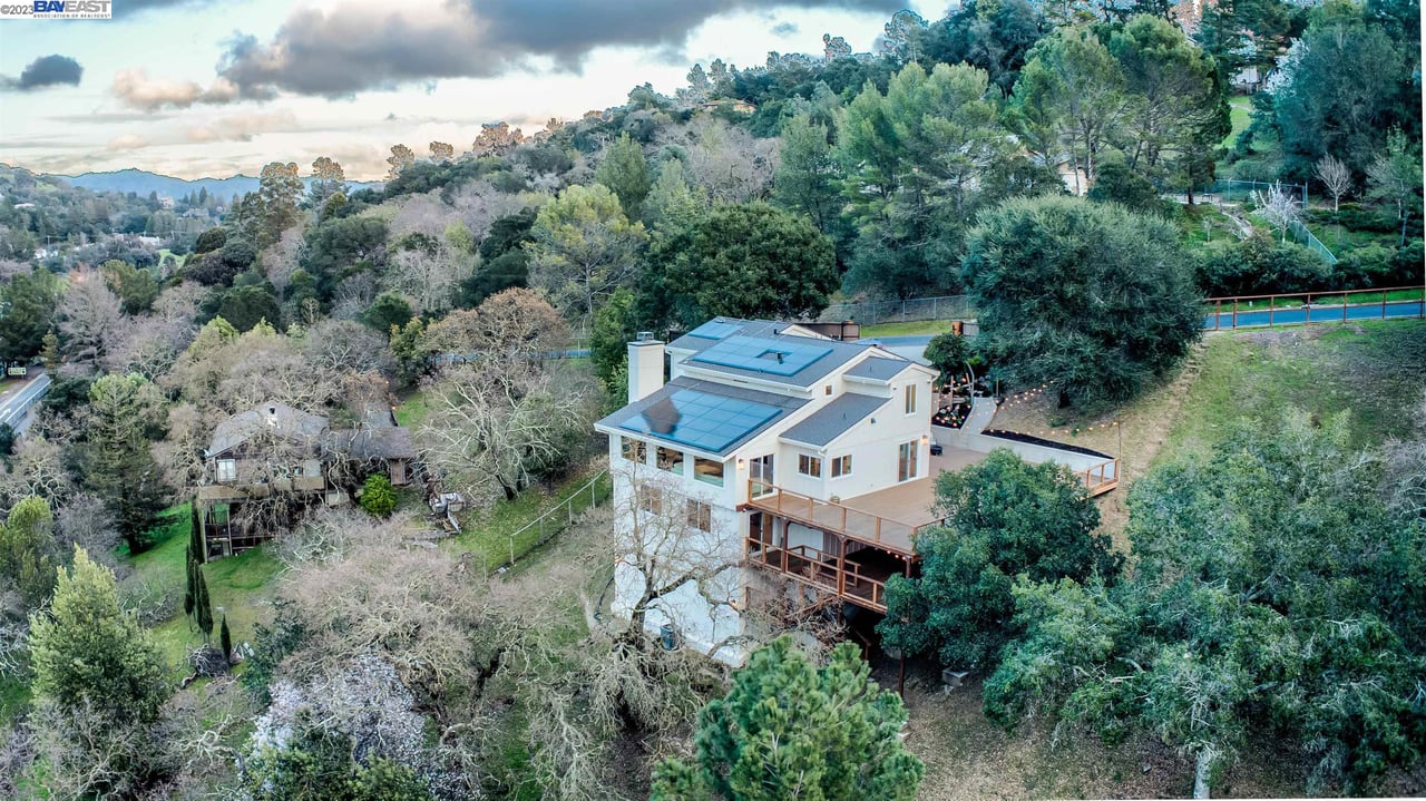 5 Wanda Ln