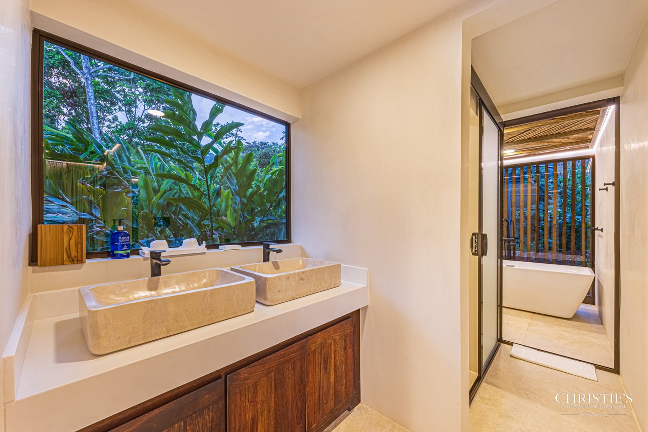 Luxury Hotel Boutique with Ocean Views | Walking distance to the beach | 13.2 Acres