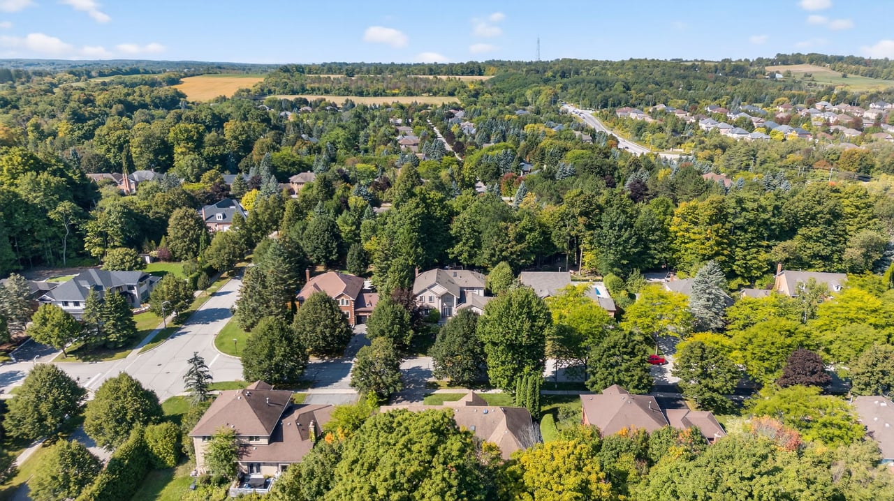 6 Falling Leaf Crt, Aurora