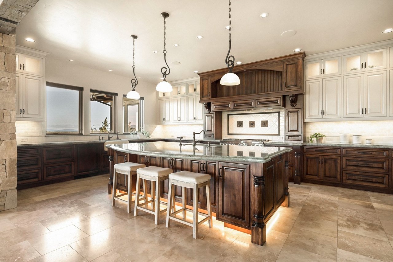 Just Listed: A Luxurious Custom Home with Breathtaking Cascade Mountain Views!