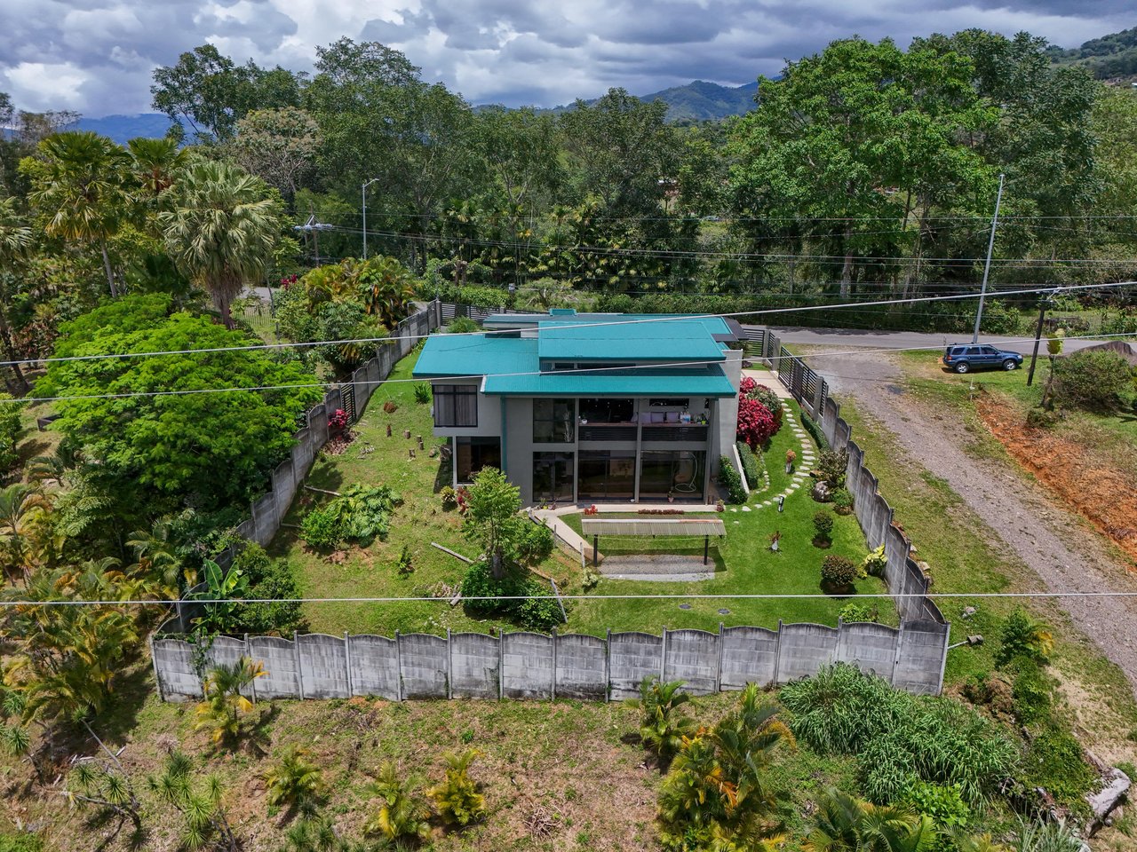 5-BEDROOM CHIRRIPO MOUNTAIN VIEW HOME WITH EASY ACCESS, PREMIUM FINISHES, FRUIT TREES AND LANSCAPED – 0.22 ACRES