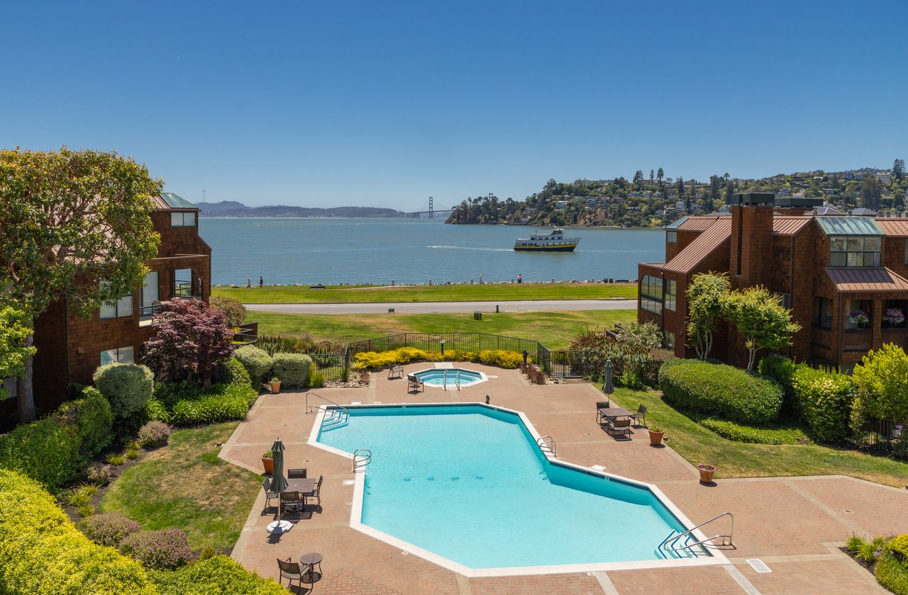 Luxury Condo with Sweeping Bay Views