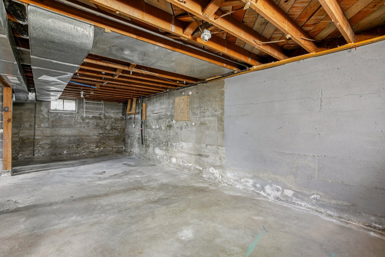 849 W Montague Ave