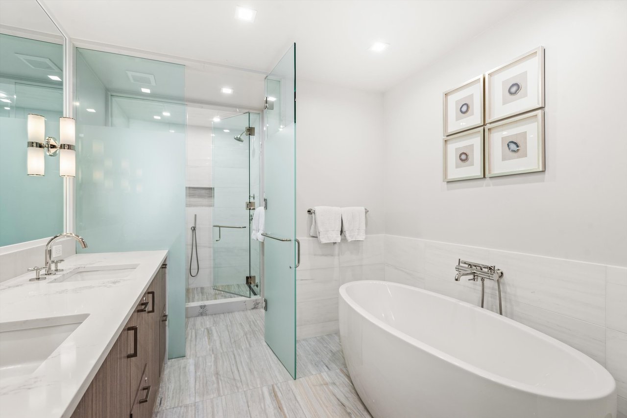 Aspen Core Luxury: Walk to the Gondola from this Spacious Townhome