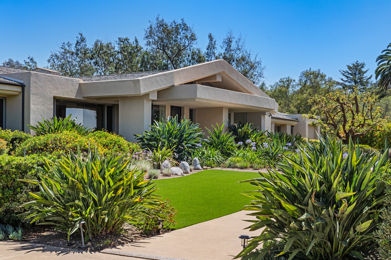 A Rancho Santa Fe Estate with Commanding Lake Views