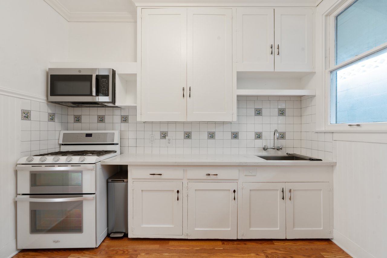 1325 E Altadena