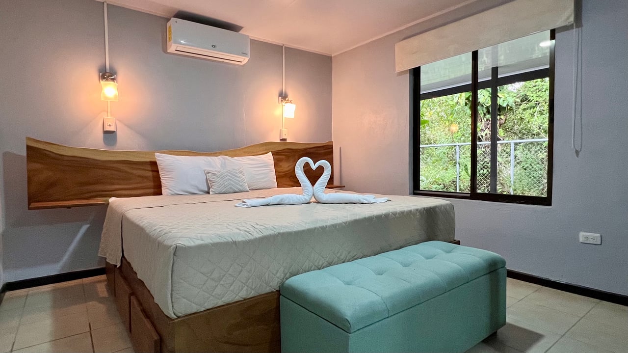 3-Bedroom Home with Large Pool and Garden in Bahía