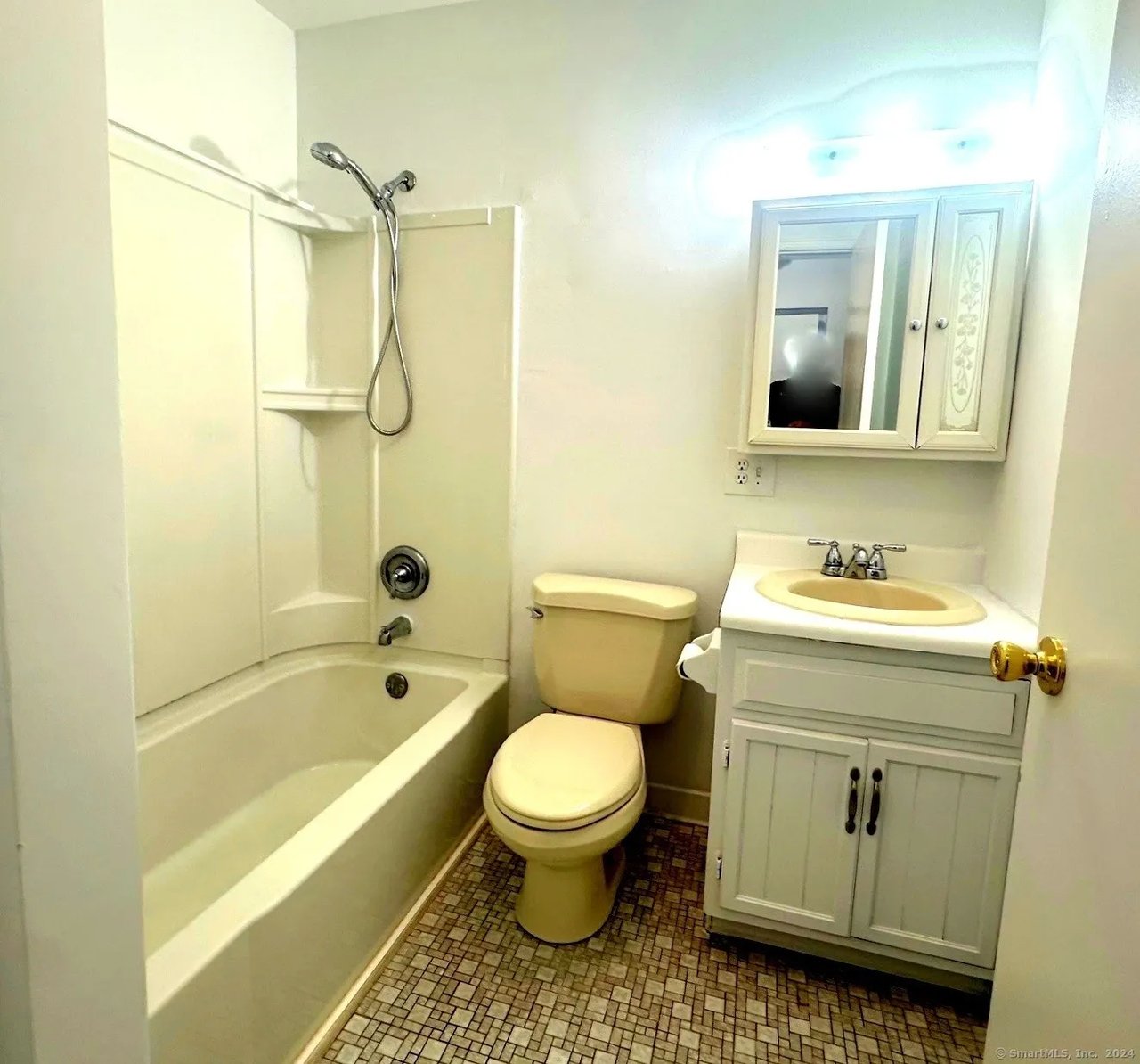 384 Howe Avenue APT 3B