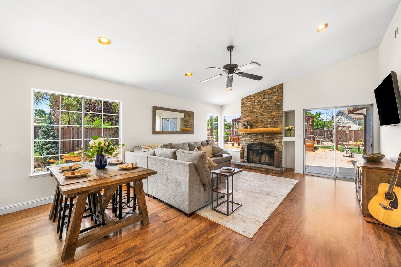 1186 El Rio Ct