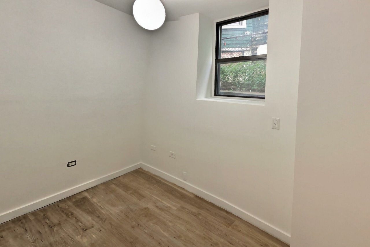 42 Hawthorne Street Unit: Garden