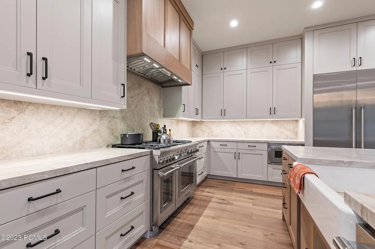 2381 E Copper Belt Way