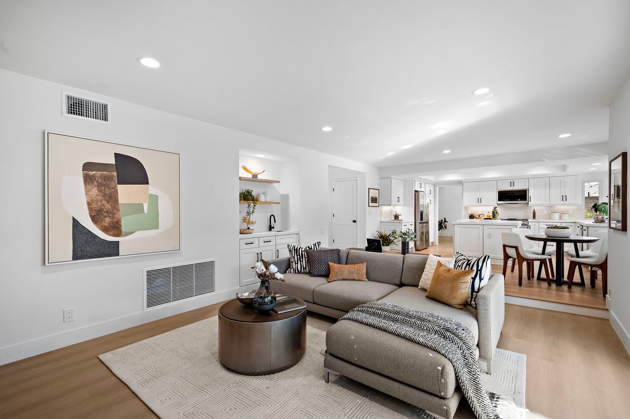 9560 La Amapola Avenue