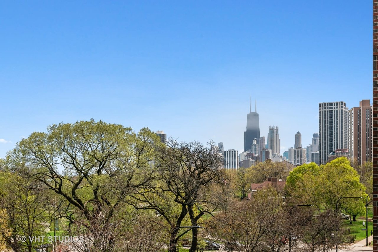 2126 N Lincoln Park West
