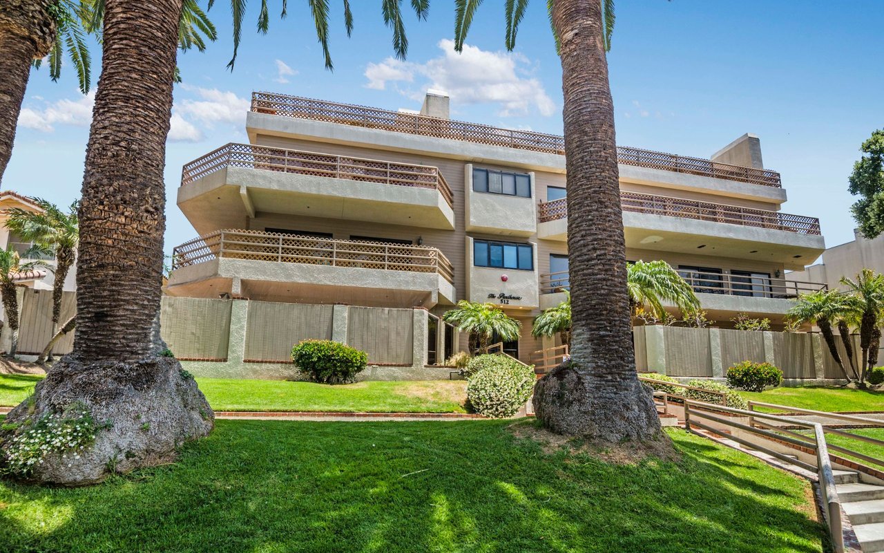 512 Esplanade, #301