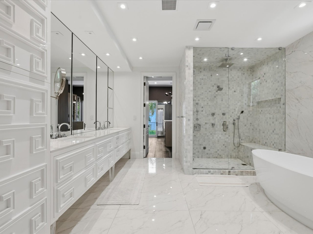 70 Camden Dr, Bal Harbour