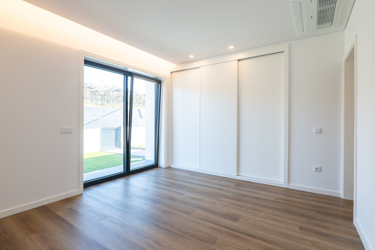  3-Bedroom Villa with Private Garage near Porto