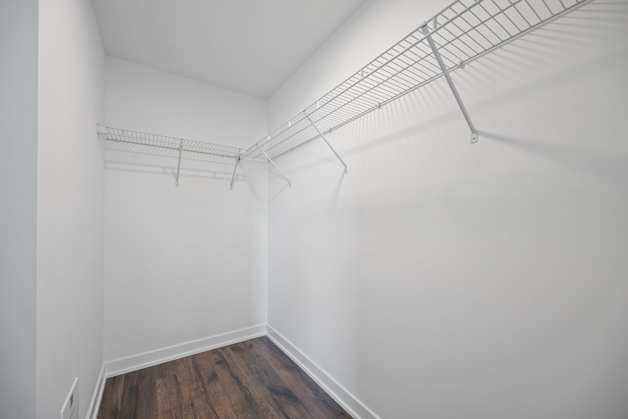 327 King Street W Unit: 4404