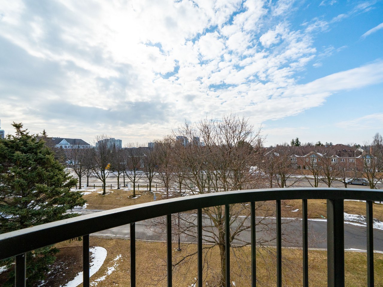 30 Harding Boulevard W, 404