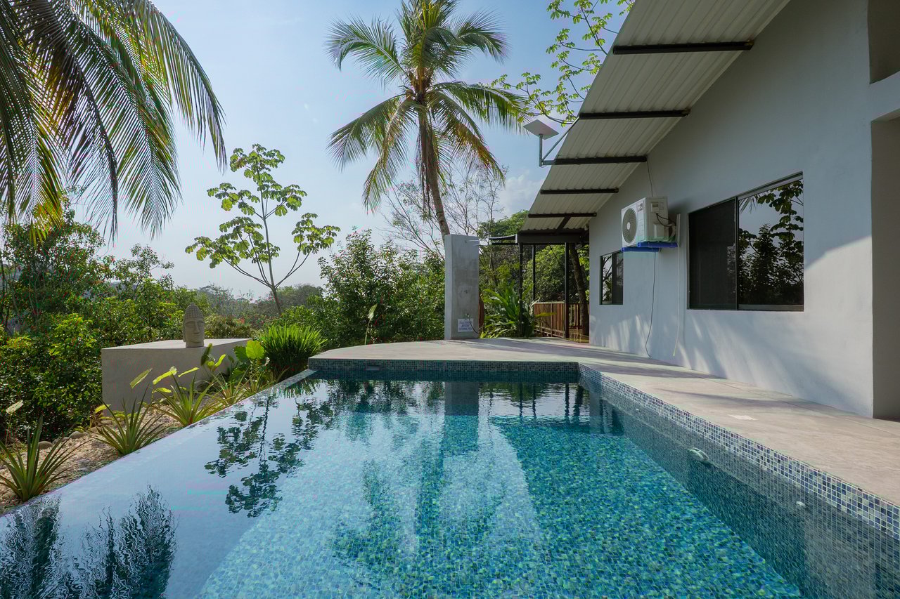 Ocean Peek Paradise Villa - 3 Bed - 1 Bath With a Pool in Hatillo