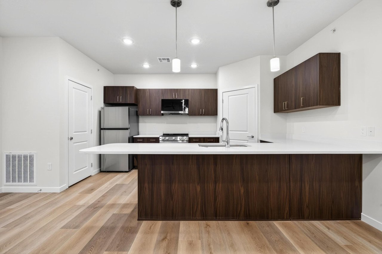983 W State St C-203
