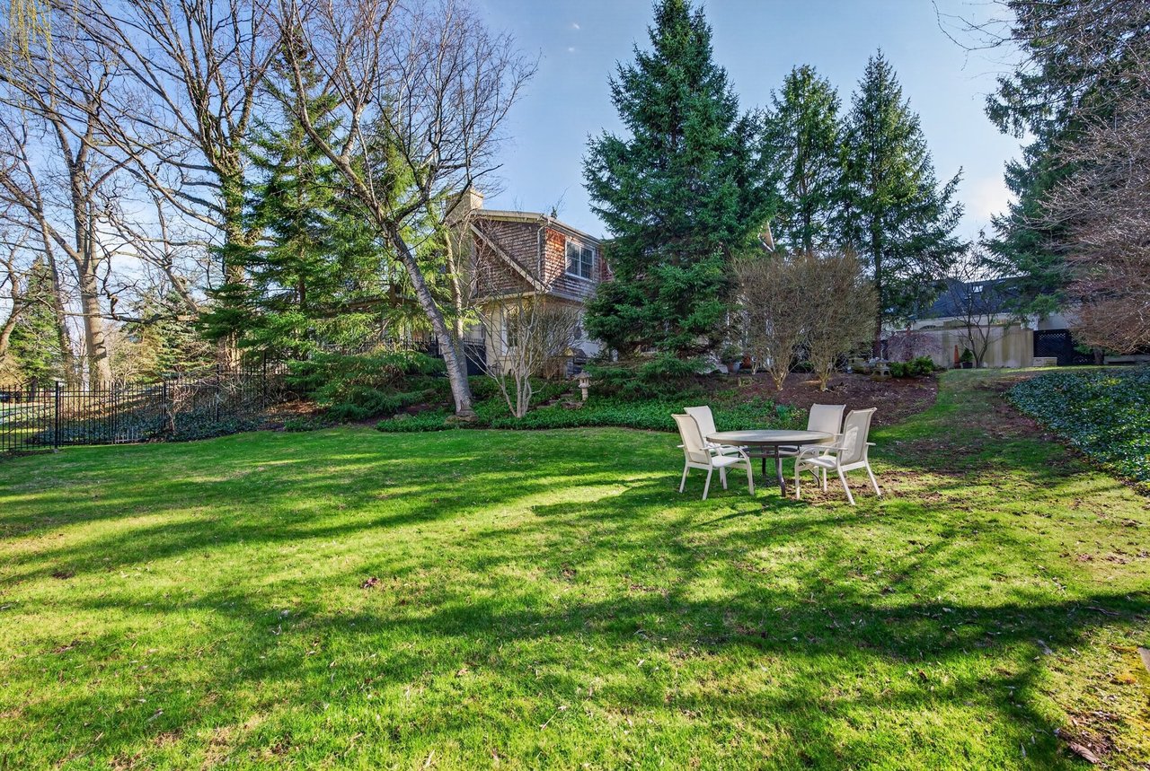  Aldershot Lakeside Elegance