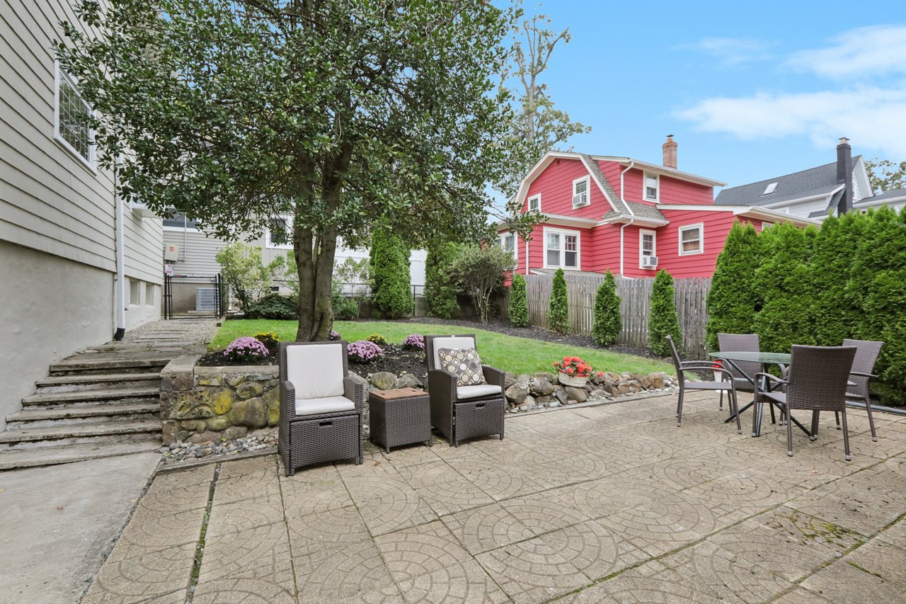 62 Hillside Ave