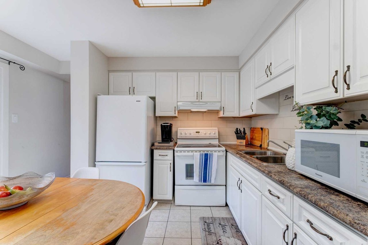 2388 Basswood Cres